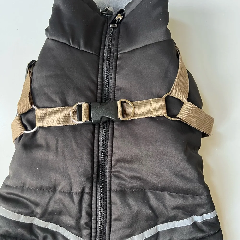 Black Dog Winter Jacket Built-in Harness & grey faux fur lining, Sz XL- like M/L
